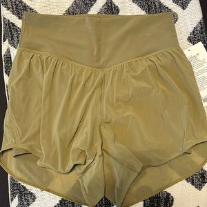 Lululemon Nulu and mesh HR yoga short 3.5”